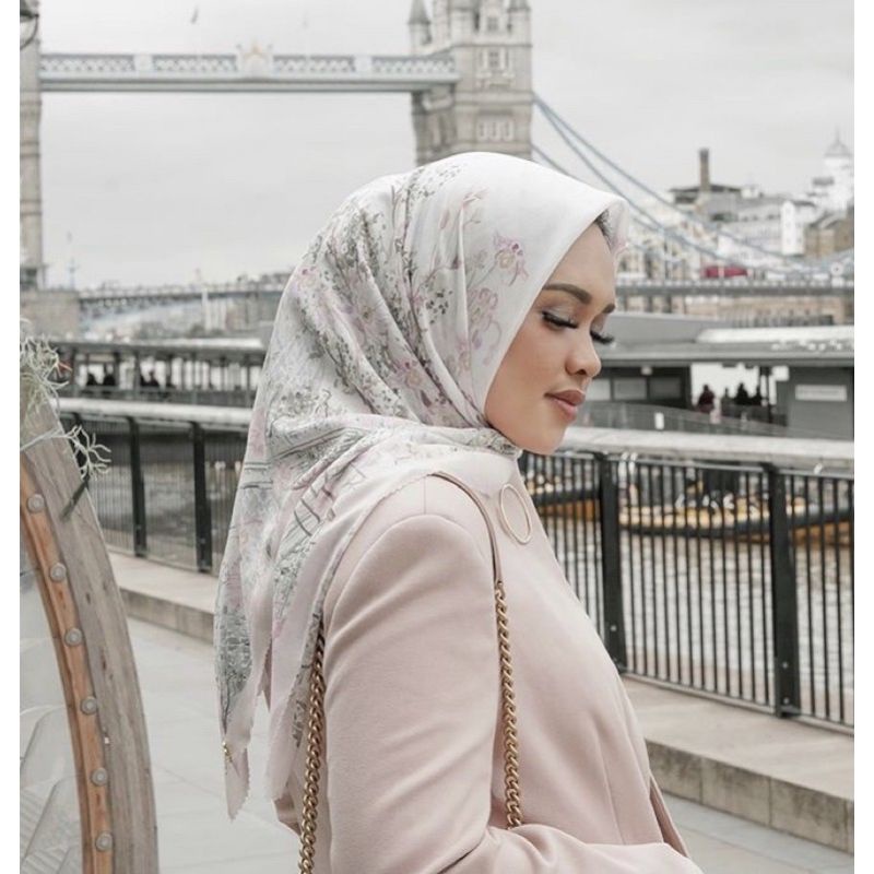 Buttonscarves British white