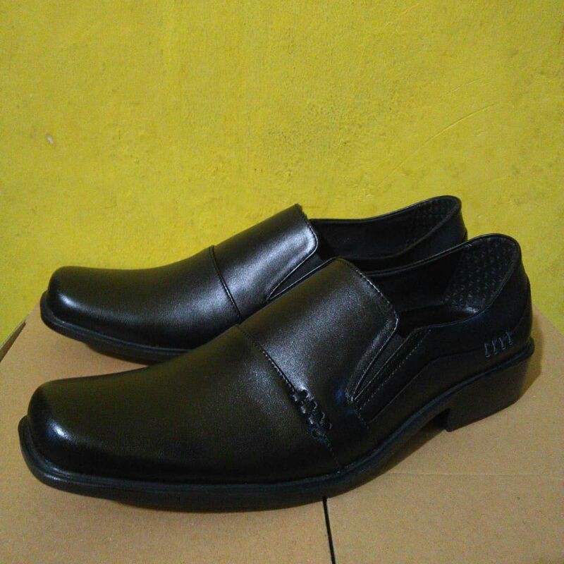 Sepatu Pentofel Kulit Sukaregang Garut