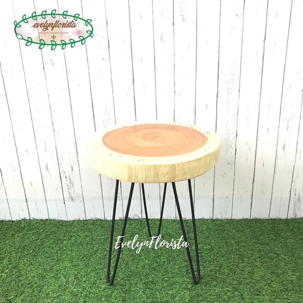 Meja Hias Bulat Kayu Scandinavian Aesthetic Kaki Tiga Rangka Besi Bundar Dekorasi Ruangan Home Decor