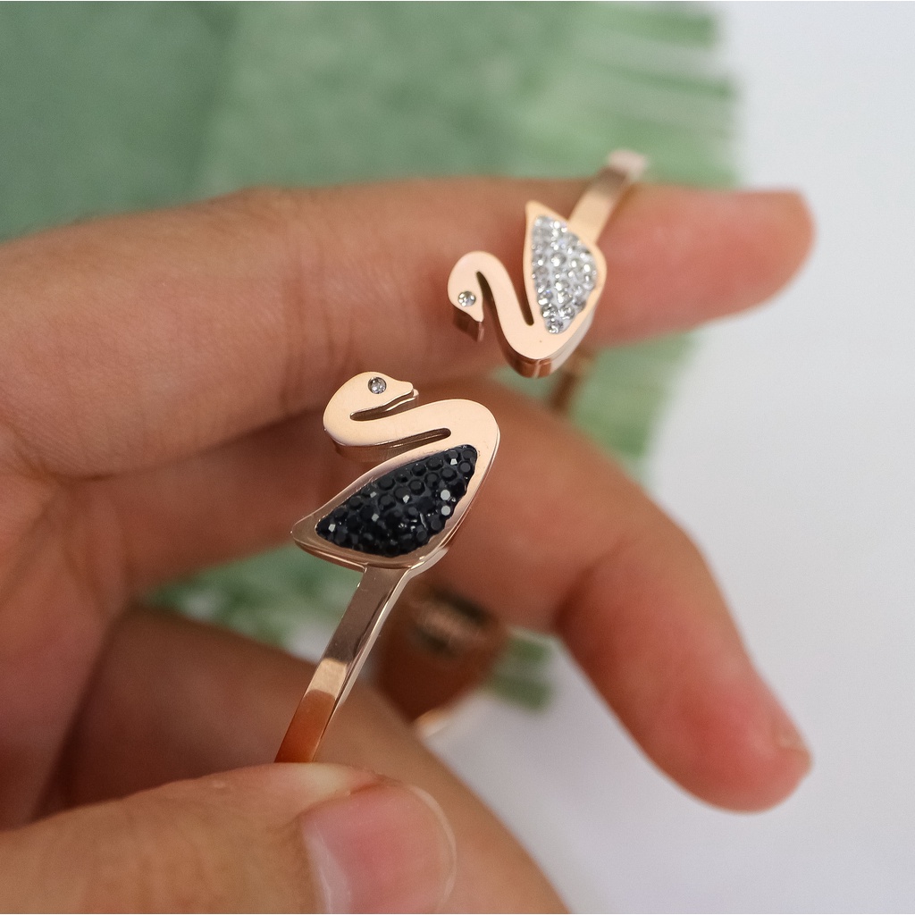 Gelang bangle angsa hitam putih titanium korea style anti karat