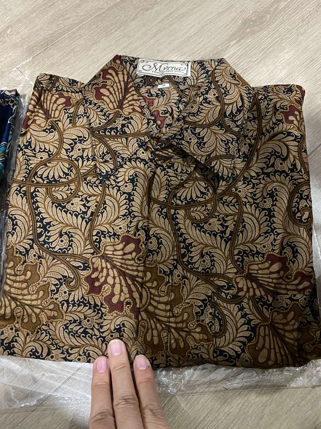 Batik Myrna - Kemeja Batik Lengan Pendek Baju Atasan Pria Daun Coklat