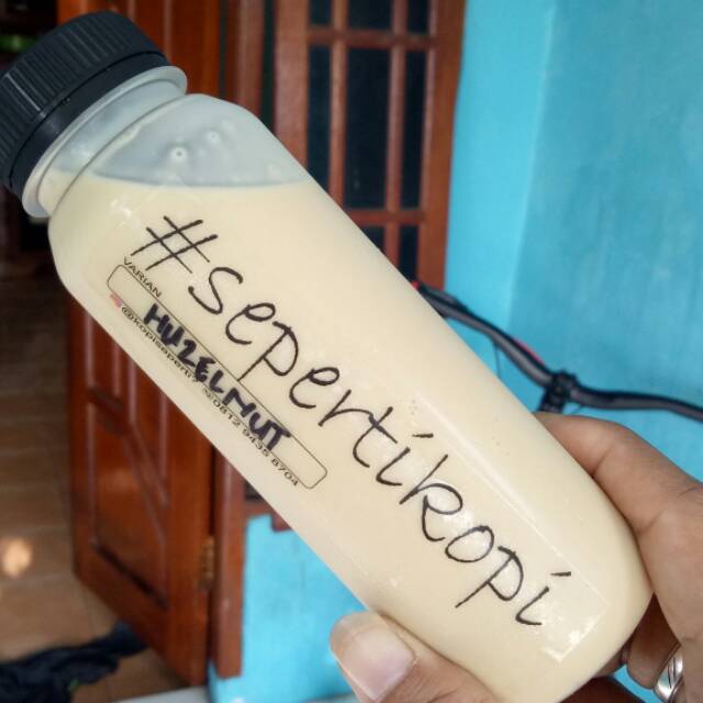 

Minuman segar kopi susu hazelnut