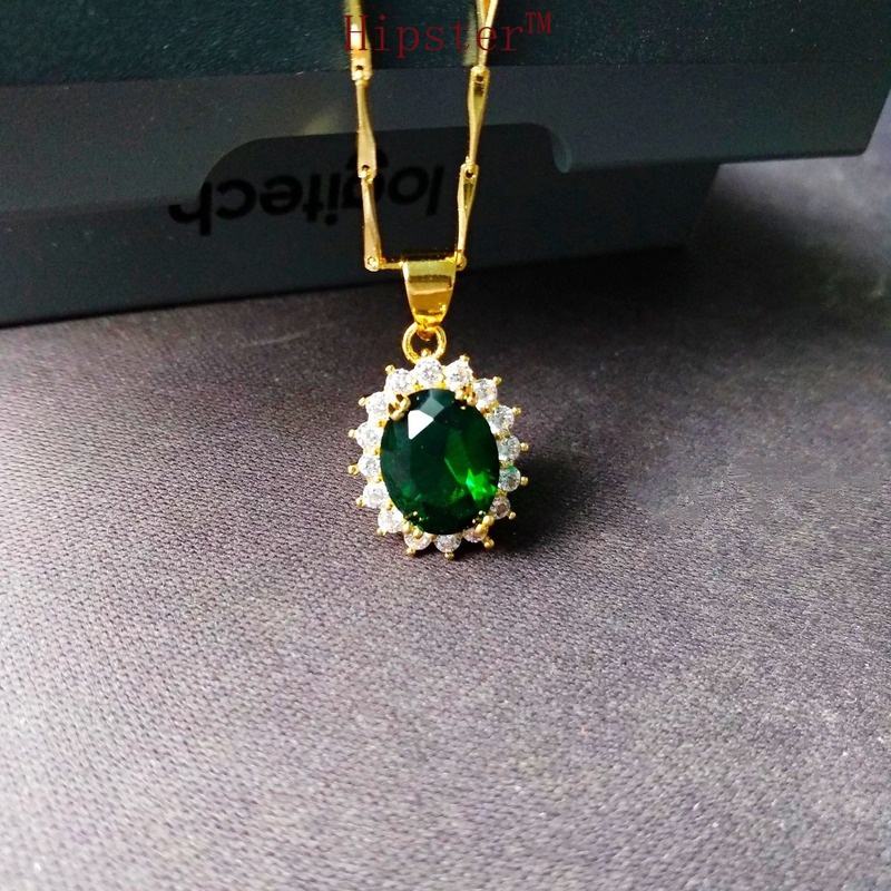 Retro Affordable Luxury Diamond Personality, Elegance and Simplicity Emerald SUNFLOWER Pendant Necklace