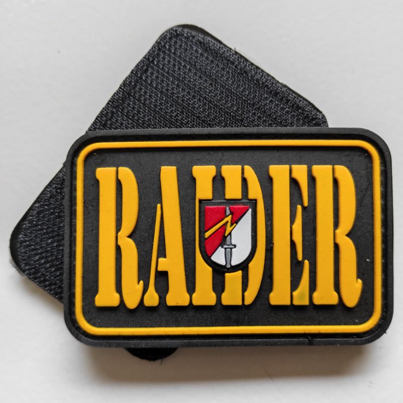 patch rubber logo raider tulisan lis kuning/rubber patch raider tni/tempelan emblem karet velcro