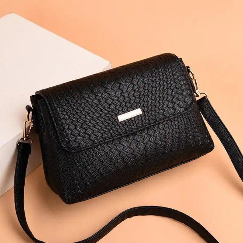 

Kode : ELJ 5178 BlackIDR : 114 rb Bahan : Kulit Pu ukuran: 18 x 25 x 10 cm