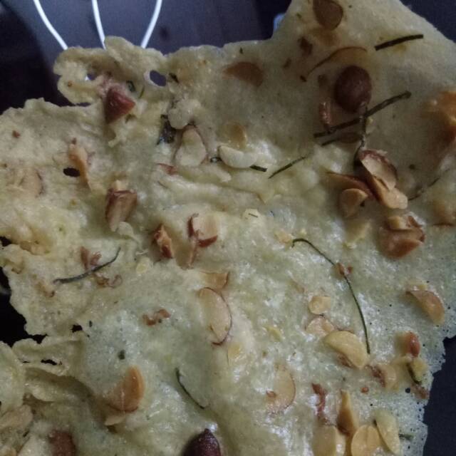 

Peyek Kacang dan Peyek Rebon