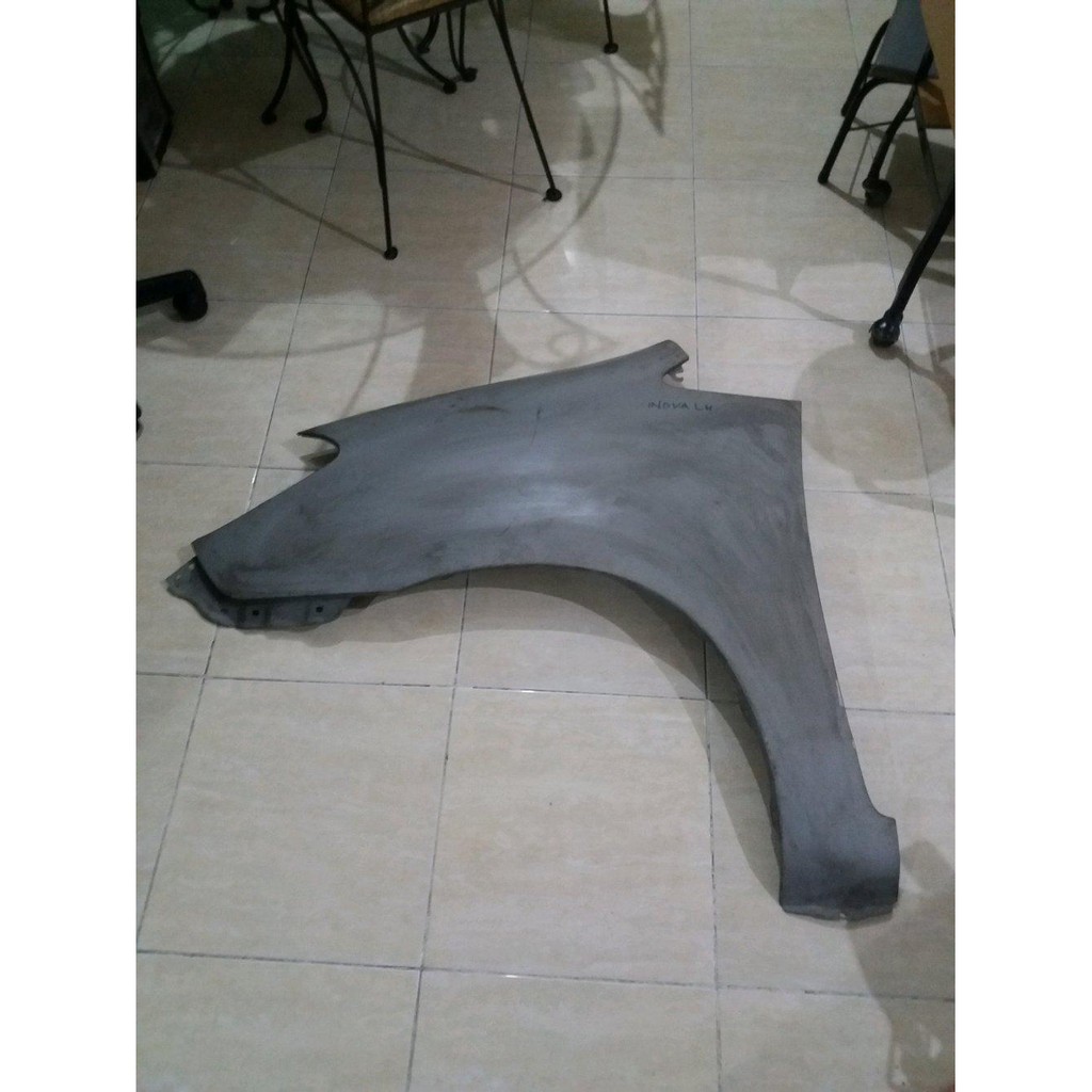 Fender depan kiri Toyota Innova 2010