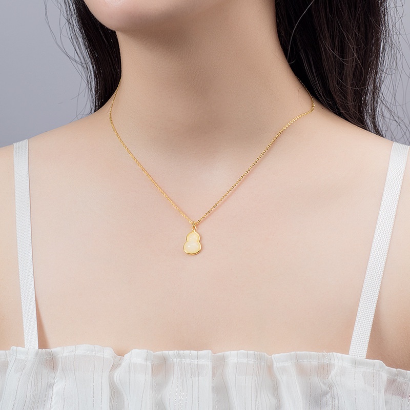 Kalung Dengan Liontin Giok Hetian Natural Untuk Wanita