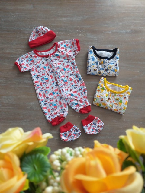 Setelan romper little j ( romper+ topi+ kaoskaki)