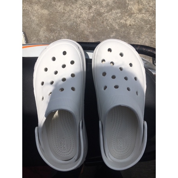 PrelovedSandalCrocsWanitaClassic