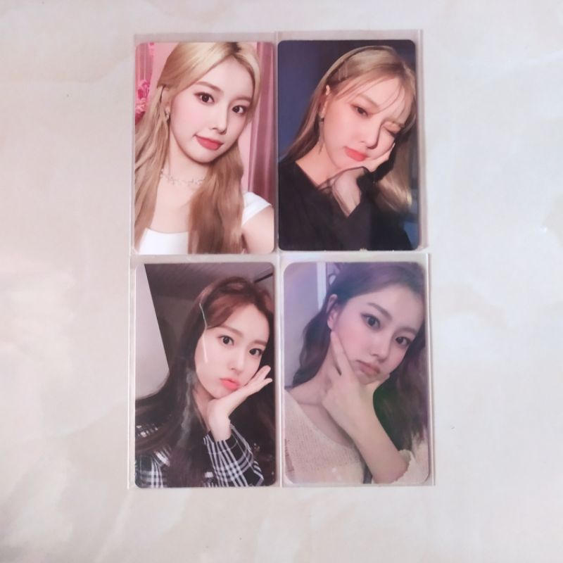 HYEWON IZONE  PHOTOCARD