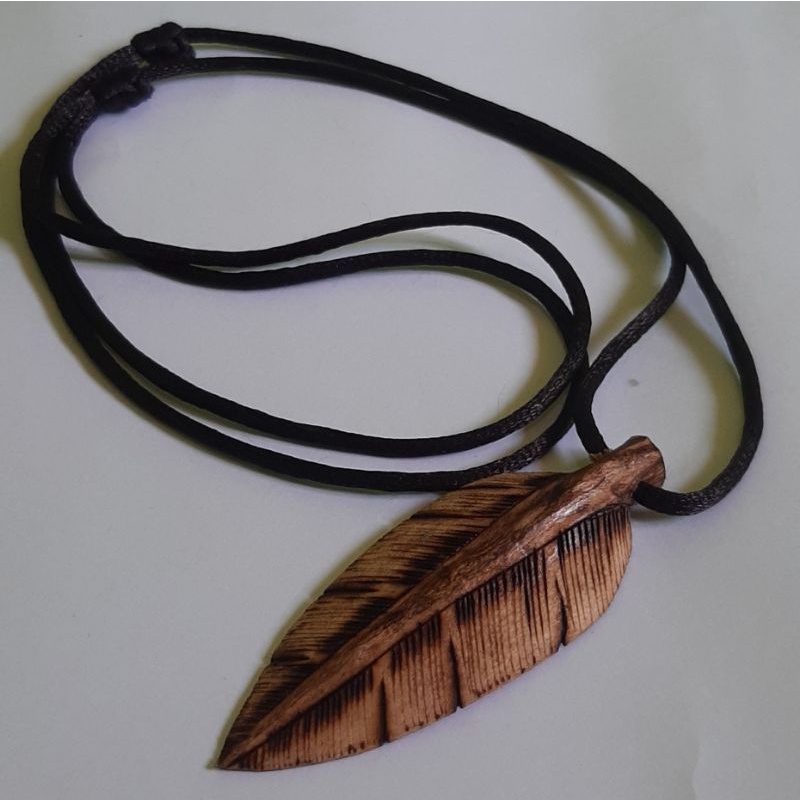 Kalung Liontin Ukir Daun Kayu kaboa sancang