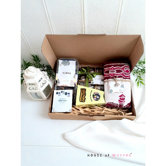 

Hampers Spesial Idul Fitri Sajadah, kurma, dan Coklat - SVARGA House of Wayang