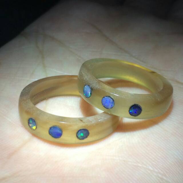 Cincin Kawin Tanduk Kerbau Bule Hias 3 Mata Batu Kalimaya Susu Mini Asli Maja