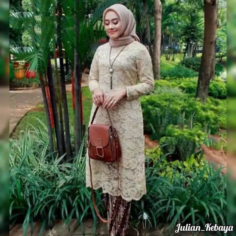 kebaya brukat hitam / brukat hitam / kebaya modern / baju kebaya / kebaya hitam-2