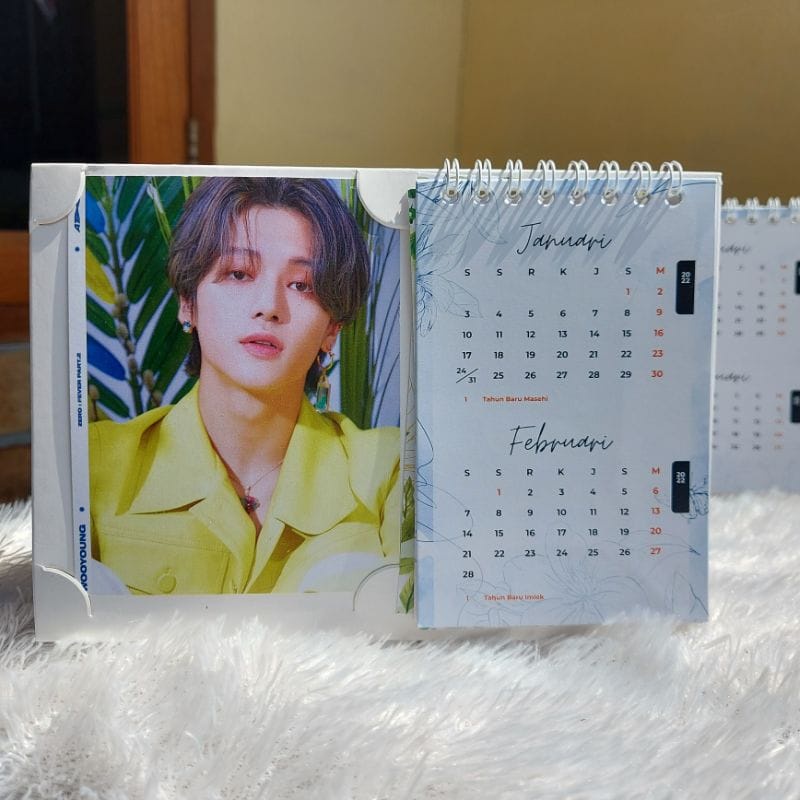 

ATEEZ Kalender Meja 2022 - ATEEZ Calendar 2022 [ALL MEMBER]