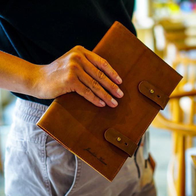 

BUKU AGENDA NOTEBOOK A5 COVER KULIT - MODEL V1 TAN GRATIS GRAFIR Kode 516