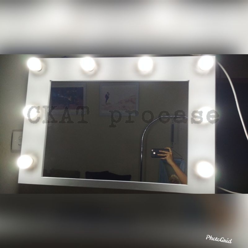 Vanity mirror