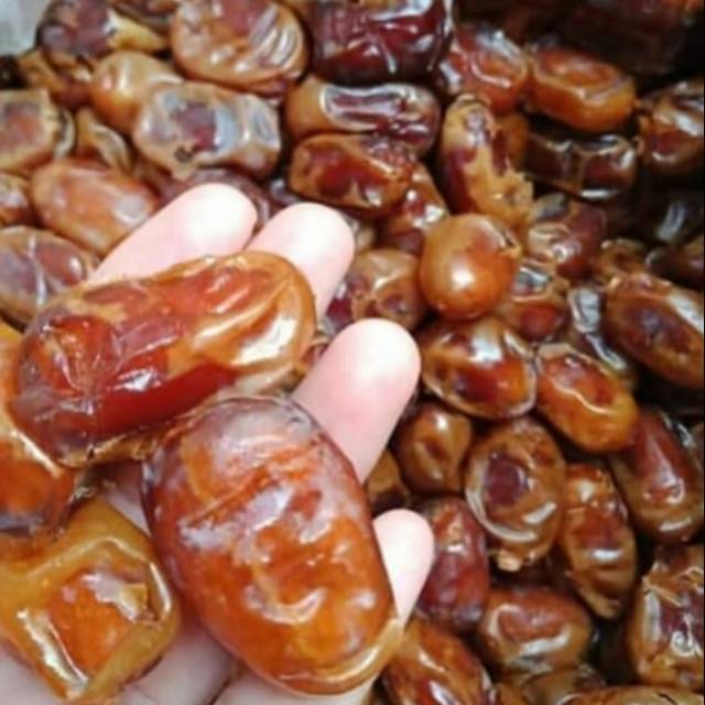 

Kurma Khalas 1kg / Kurma Khalas Premium / kurma khalas saat 1 kg / Kurma Madinah Madu