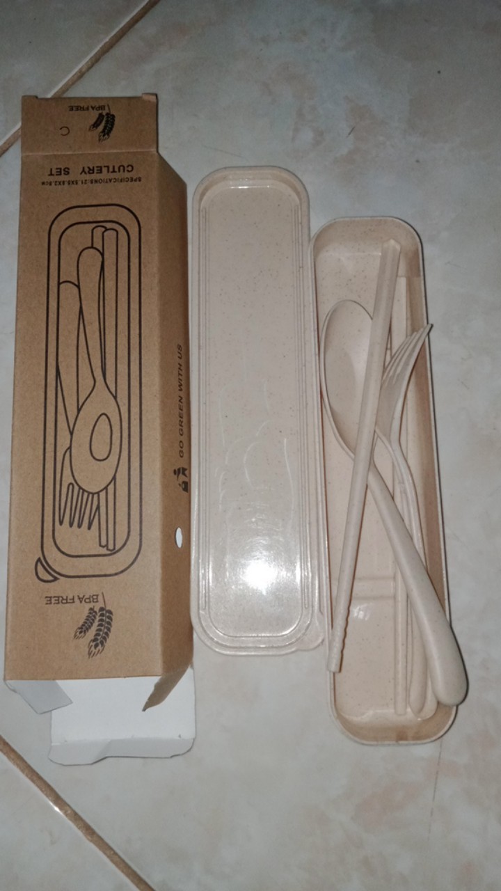 Alat Makan Set Bahan Jerami