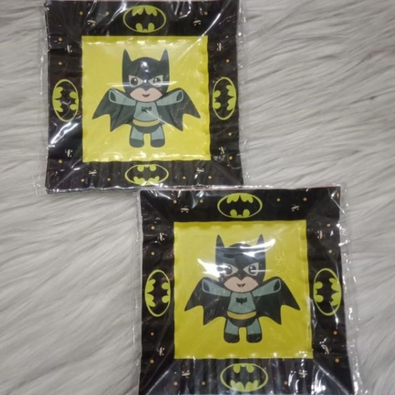 piring kue kertas karakter batman