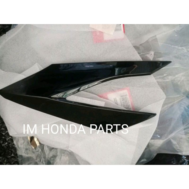 cover kupingan lampu depan kanan new Sonic 150 hitam mengkilat