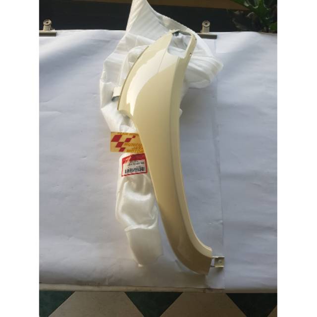 Cover L fr Tebeng Sayap Kiri 
Scoopy Fi Krem Cream 
54303 K16 900 PMC