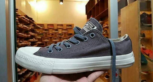 Sepatu Kets Converse Chuck Taylor CT Navy Biru dongker Keren Sekolah Kuliah Kerja Santai Hangout