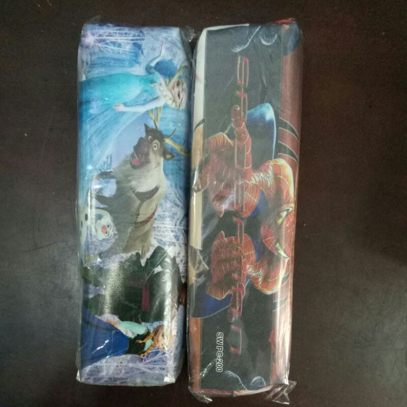 

Dompet pensil karakter