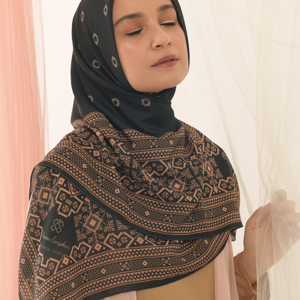 Shireen Sungkar SS145 Social Scarf