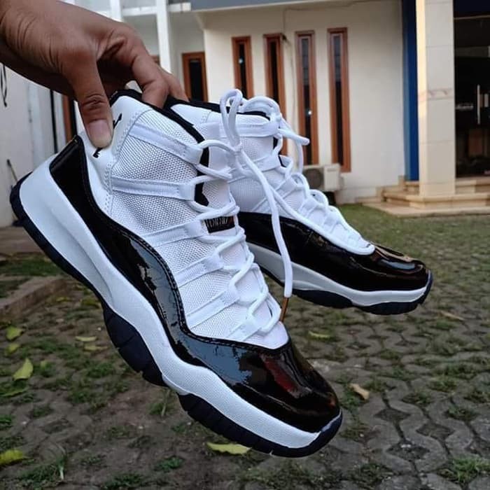 HARGA KHUSUS Sepatu Basket Nike Air Jordan 11 Premium Quality White