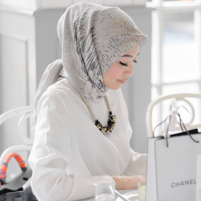 Teona scarf by local.id