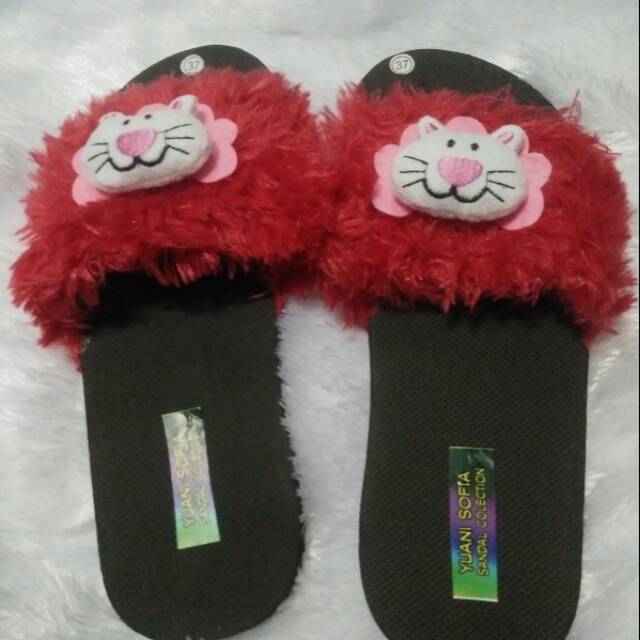 Sandal bulu boneka kucing