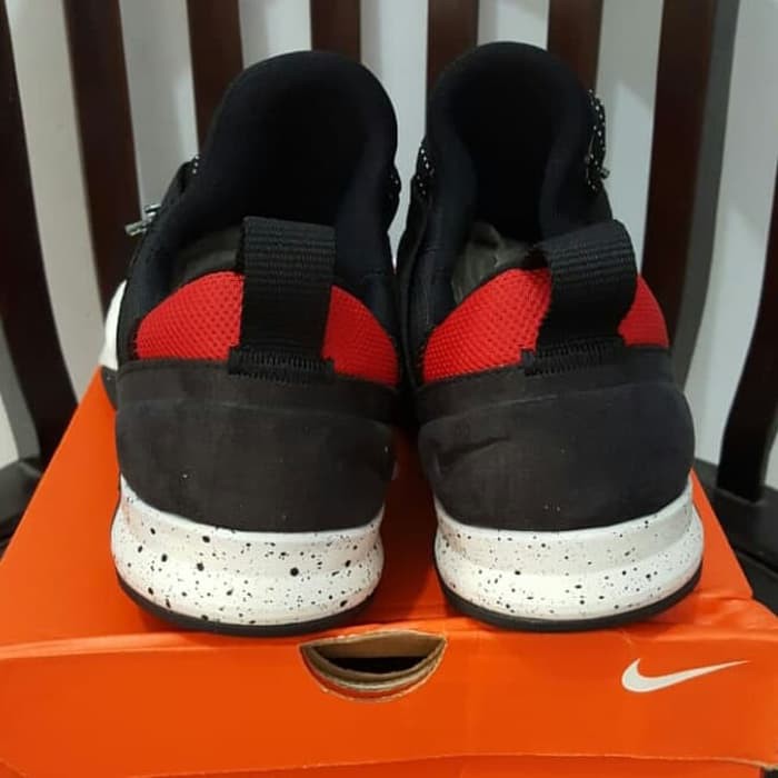 nike tech trainer red