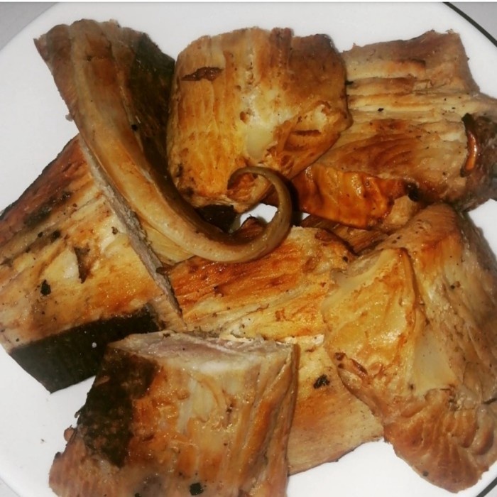 

Ikan Asap - Ikan Pari Asap Iwakpe 500Gr