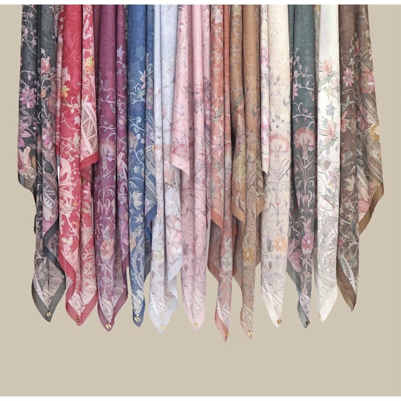 Dubai series buttonscarves Ivory & waterfall