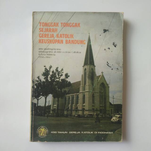 Buku Sejarah Gereja katolik - Tonggak Tonggak Sejarah Gereja Katolik Keuskupan Bandung