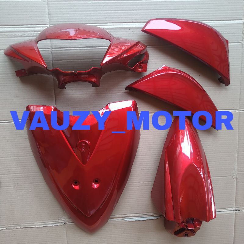 set cover body halus bagian depan batok kepala tameng bor dan sayap samping Yamaha Mio J warna merah