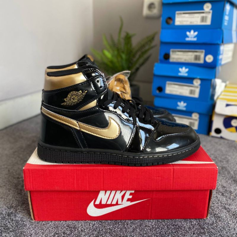 NIKE AIR JORDAN 1 HIGH OG BLACK METALLIC GOLD