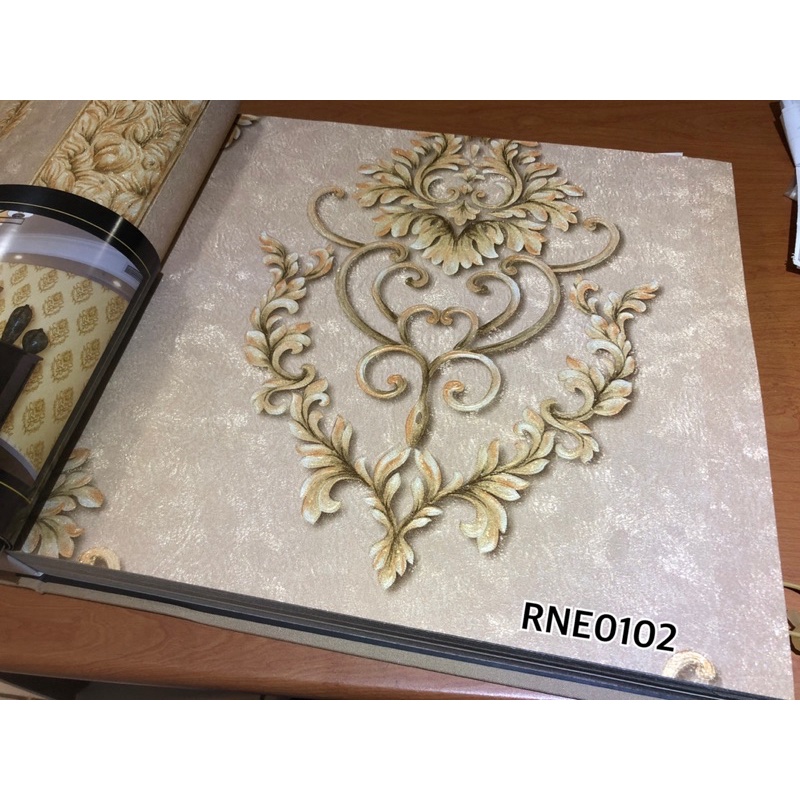 Wallpaper Dinding Klasik Batik Coklat Gold Rona Simple