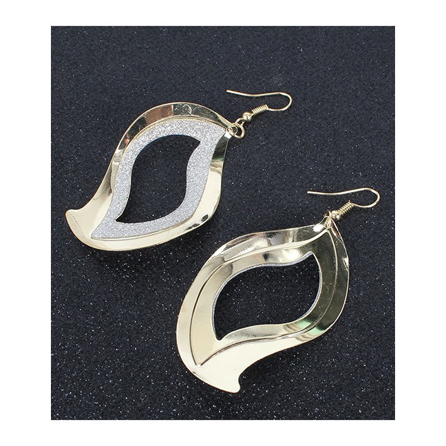 LRC Anting Gantung Fashion Golden Geometric Hollow Frosted Alloy Earrings K44358