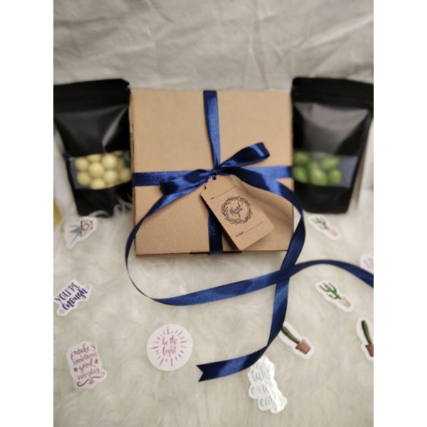 

Coklat Gift Box | Snack Box | Hampers | Parcel | Kado