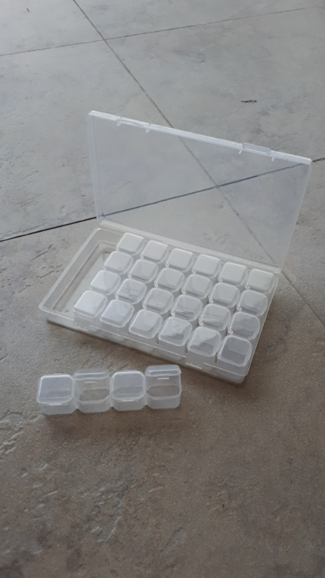 [best Quality] Kotak Penyimpanan Perhiasan Genenic Seperate Box 28 Slot