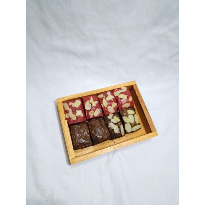 

FUDGE BROWNIES MIX COKLAT REDVELVET