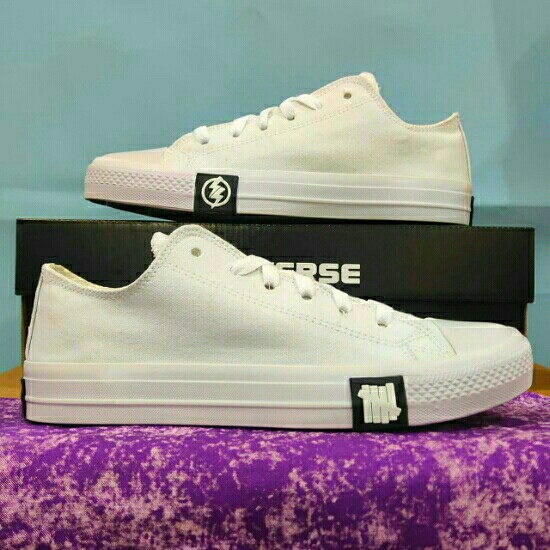 Sepatu pria dan wanita sneakers converse flash Terbaru