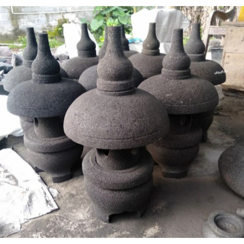 Lampu taman batu merapi