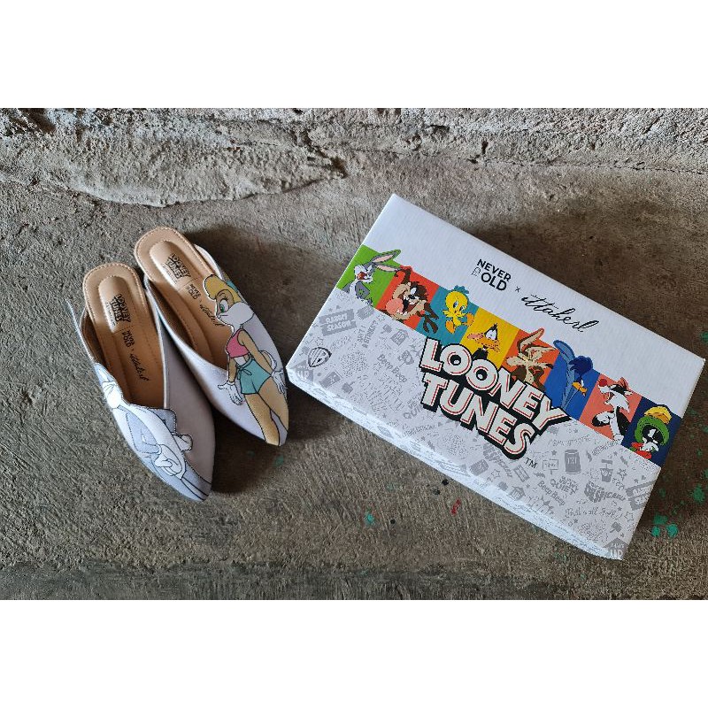 ITTAHERL 39 LOONEY TUNES / BUKAN BLAIR BETTY TWIN STAR TOM JERRY