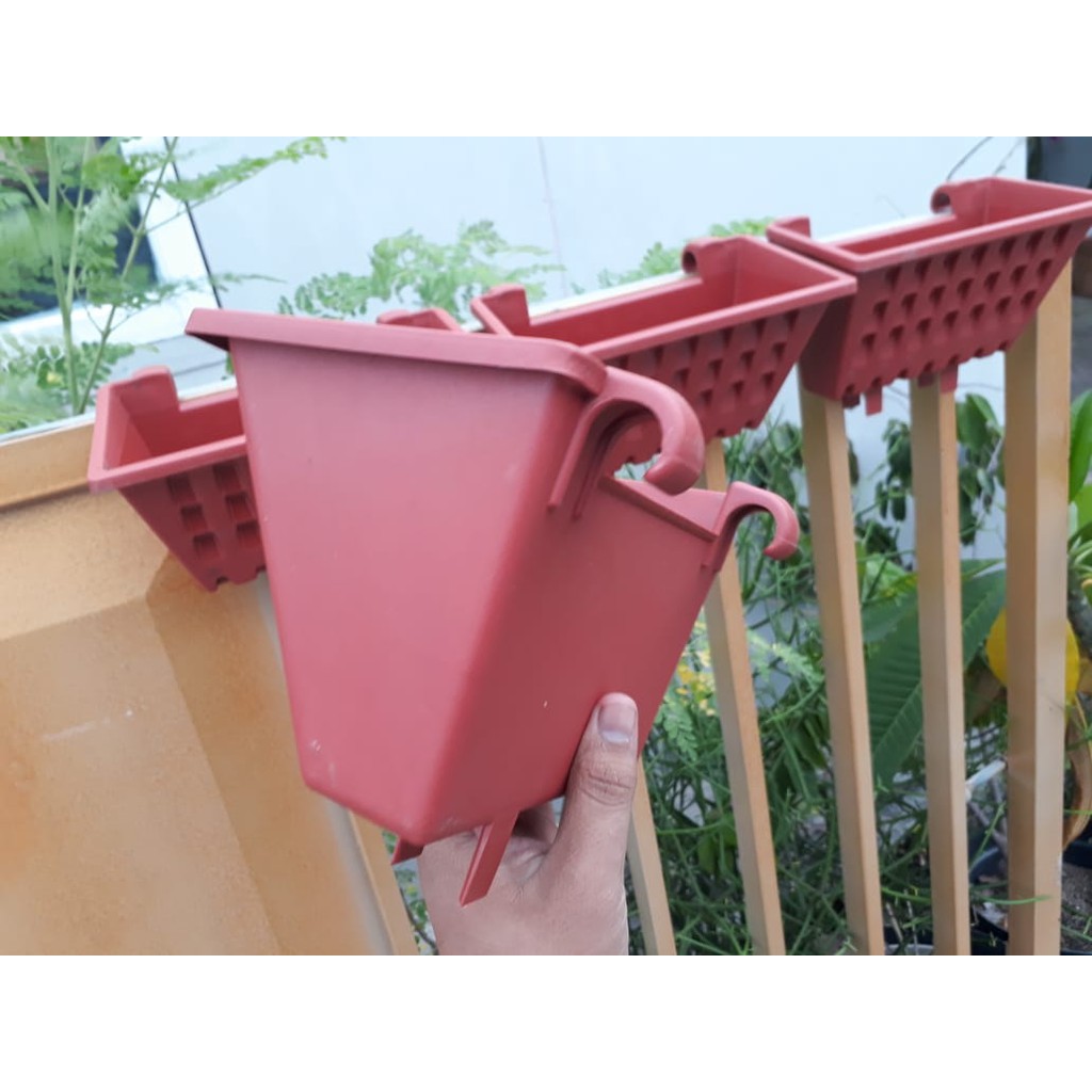 Pot Gantung Argo 01 Merah 21 Cm Pot Plastik Bunga Merah