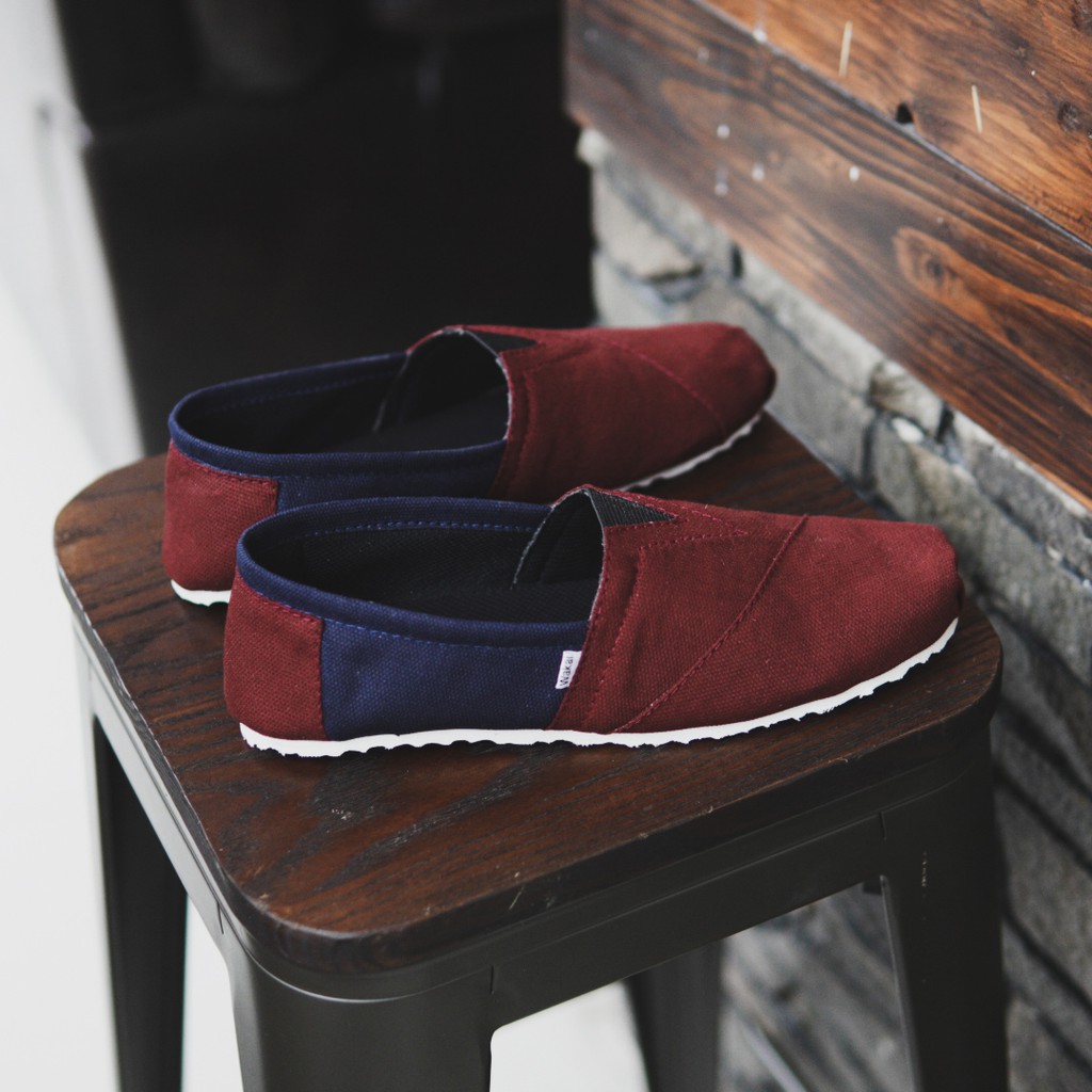 Sepatu WAKAI kasual Slop slip on Pria Wanita GRADE ORI Merah Biru