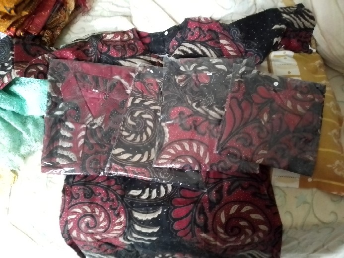 Batik Couple Keluarga - Sania Ruffle Ori Ndoro Jowi Dnt - Puser Merah